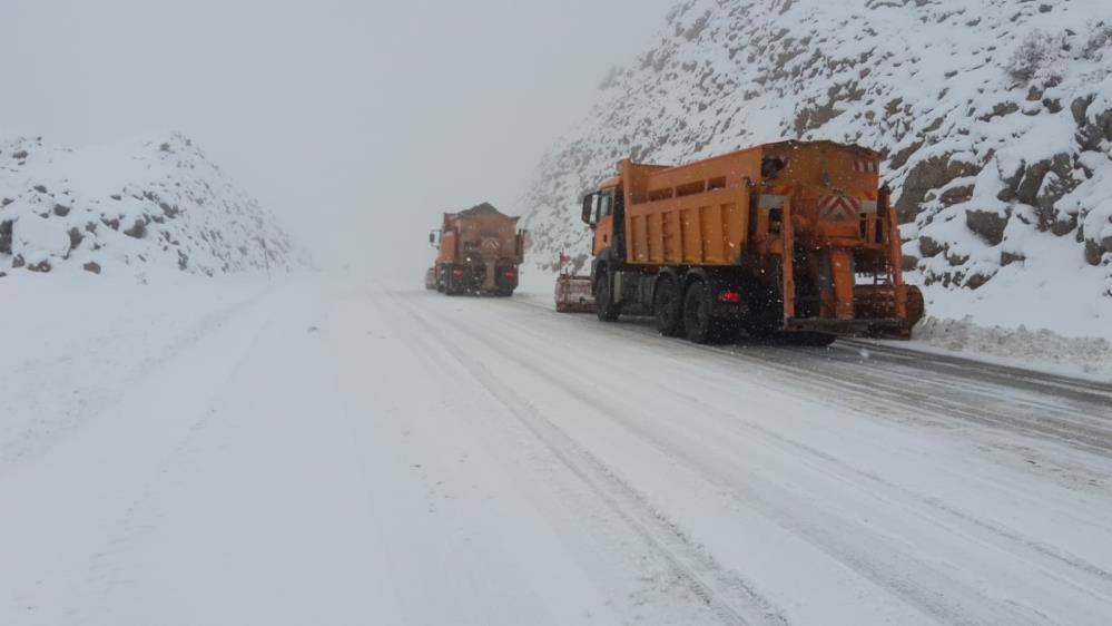 Konya - Antalya yolunda kar kalınlığı 15 santime çıktı 8